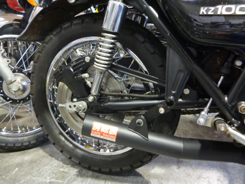 KZ1000/MK-2　Z1用直管マフラー取付用サブステー〔右側用〕